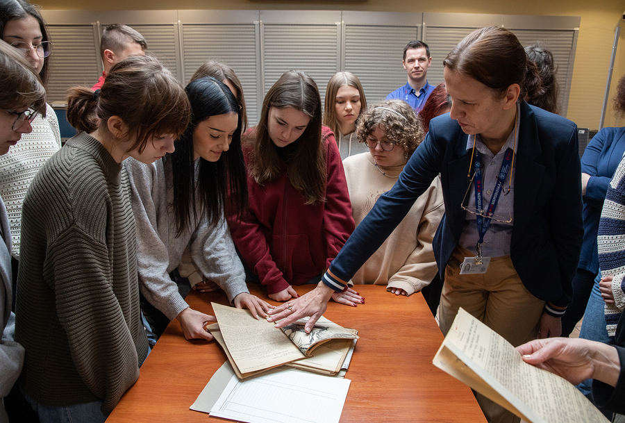 Lekcja archiwalna z udziałem uczniów Liceum Ogólnokształcącego im. Stefana Czarnieckiego w Nisku – Rzeszów, 17 lutego 2023. Fot. Igor Witowicz (IPN)