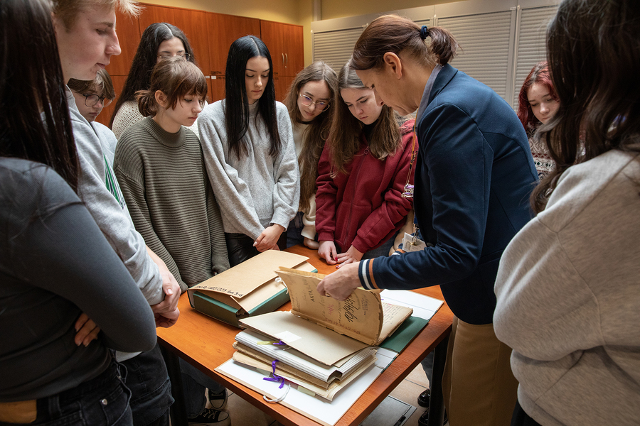 Lekcja archiwalna z udziałem uczniów Liceum Ogólnokształcącego im. Stefana Czarnieckiego w Nisku – Rzeszów, 17 lutego 2023. Fot. Igor Witowicz (IPN)