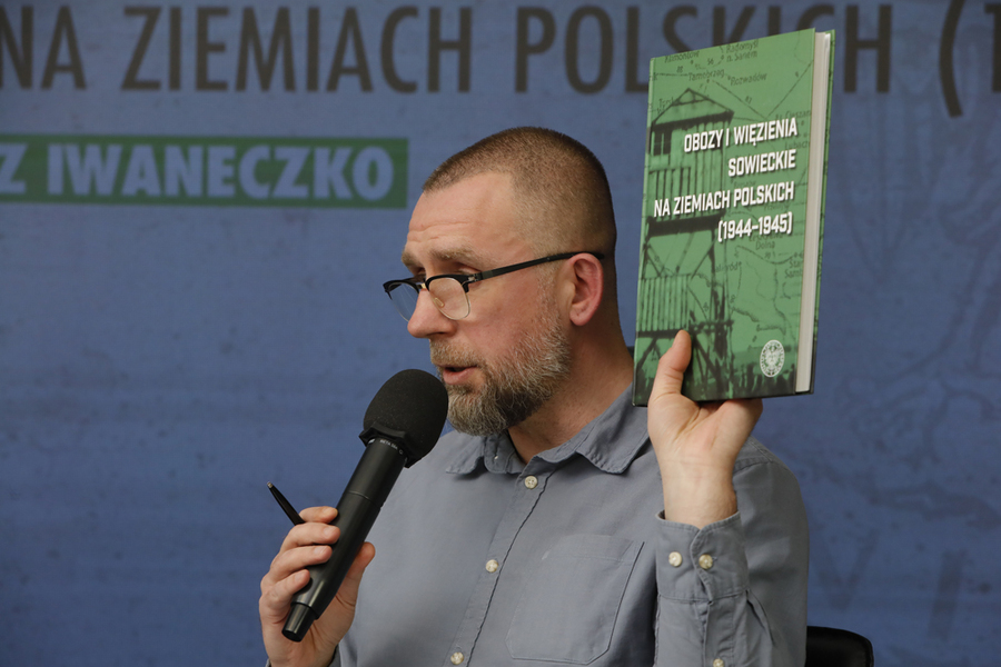 Spotkanie z cyklu „Książki pełne historii" odbyło się w Centralnym Przystanku Historia – Warszawa, 22 lutego 2023. Fot. Piotr Życiński (IPN)