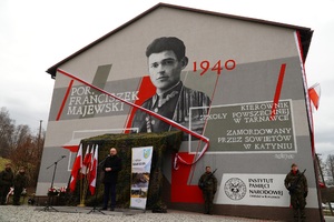 Uroczystość odsłonięcia muralu upamiętniającego por. Franciszka Majewskiego – Tarnawka, 5 marca 2023. Fot. Marcin Bukała (IPN)