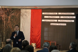 Odsłonięcie tablicy poświęconej konspiratorom młodzieżowej organizacji antykomunistycznej „Demokratyczna Armia Krajowa” – Lutcza, 24 marca 2023. Fot. Radosław Sołek  (IPN)