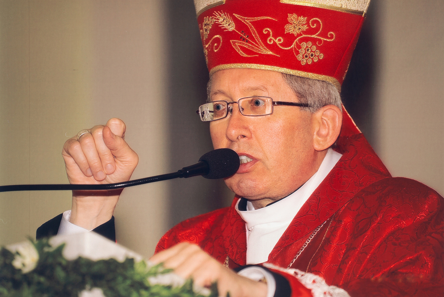 Biskup Jan Niemiec podczas głoszenia homilii 14 sierpnia 2014 r.