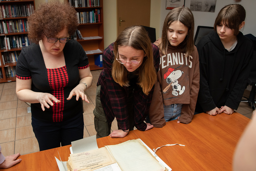 Lekcja archiwalna dla uczniów Szkoły Podstawowej Nr 11 im. generała Stanisława Maczka w Rzeszowie– Rzeszów, 21 kwietnia 2023. Fot. Igor Witowicz (IPN)