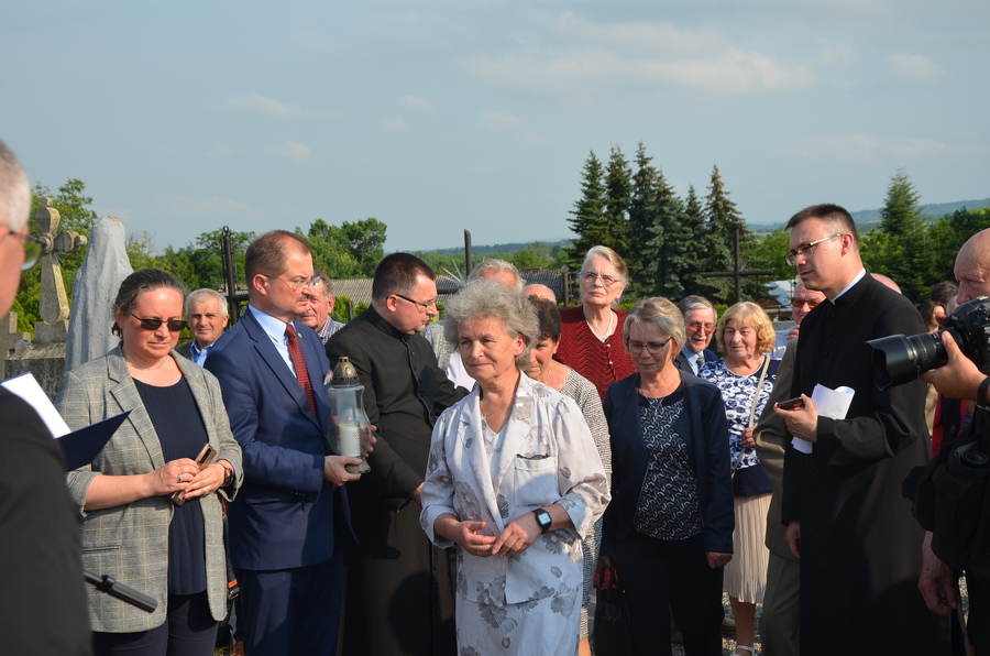 Przekazanie opieki nad byłym grobem wojennym Rodziny Ulmów z udziałem dr Mateusza Szpytmy – Markowa, 1 lipca 2023. Fot. Katarzyna Gajda-Bator (IPN)