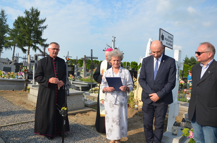 Przekazanie opieki nad byłym grobem wojennym Rodziny Ulmów Parafialnemu Oddziałowi Akcji Katolickiej – Markowa, 1 lipca 2023. Fot. Katarzyna Gajda-Bator (IPN)
