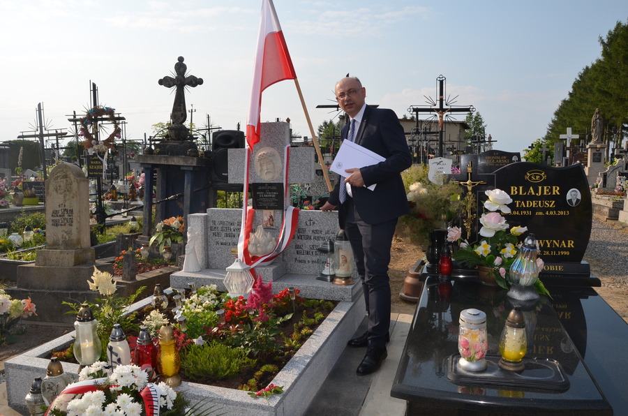 Przekazanie opieki nad byłym grobem wojennym Rodziny Ulmów z udziałem dr Mateusza Szpytmy – Markowa, 1 lipca 2023. Fot. Katarzyna Gajda-Bator (IPN)