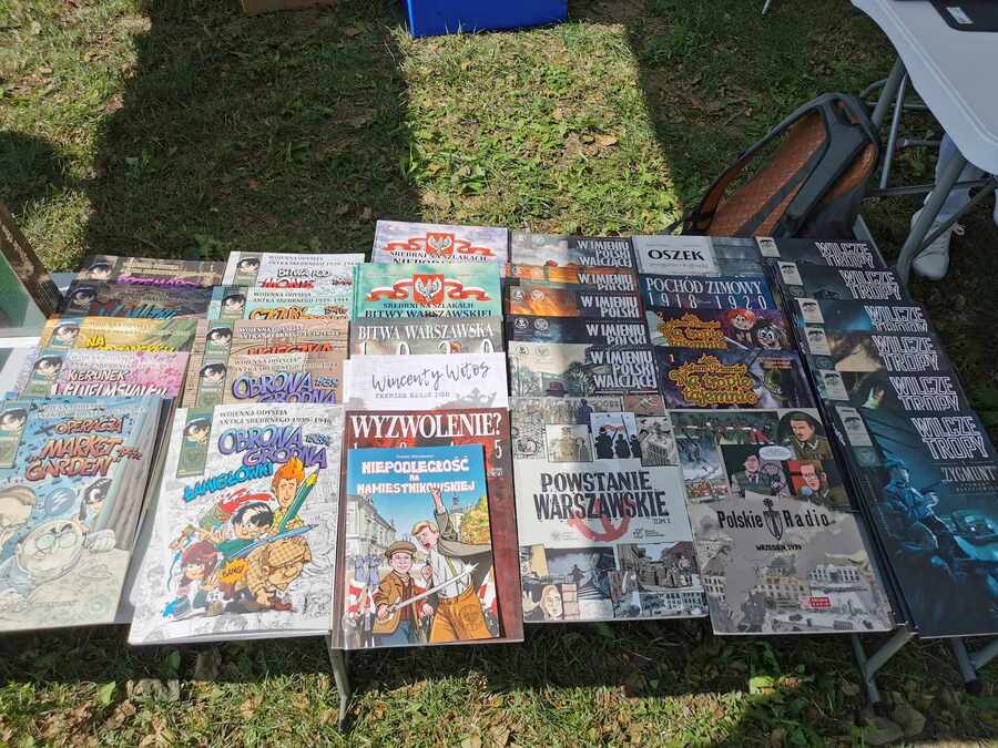 Stoisko edukacyjne IPN podczas święta 24. Pułku Ułanów im. H.W.K. Stanisława Żółkiewskiego – Kraśnik, 2 lipca 2023. Fot. Stanisław Stopyra (IPN)