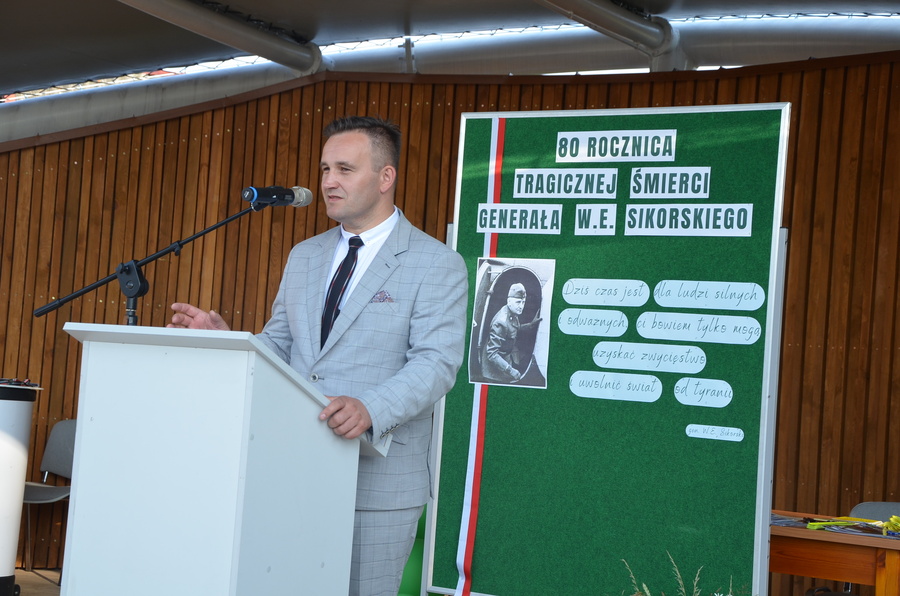 Dr Piotr Szopa, naczelnik OBUWiM w Rzeszowie na obchodach 80. rocznica śmierci gen. Sikorskiego – Tuszów Narodowy, 4 lipca 2023. Fot. Katarzyna Gajda-Bator (IPN)