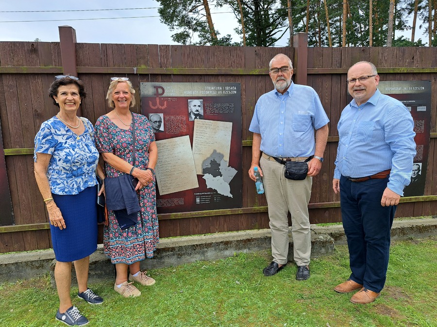 Śladami dziadka - prof. Henryka Dembińskiego „Juliusza” i ojca - prof. Ludwika Dembińskiego wędrował prof. Paweł H. Dembiński z rodziną. Fot. Natalia Chodór
