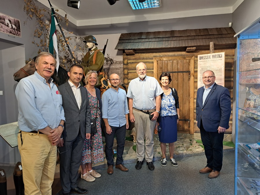 Śladami dziadka - prof. Henryka Dembińskiego „Juliusza” i ojca - prof. Ludwika Dembińskiego wędrował prof. Paweł H. Dembiński z rodziną. Fot. Natalia Chodór