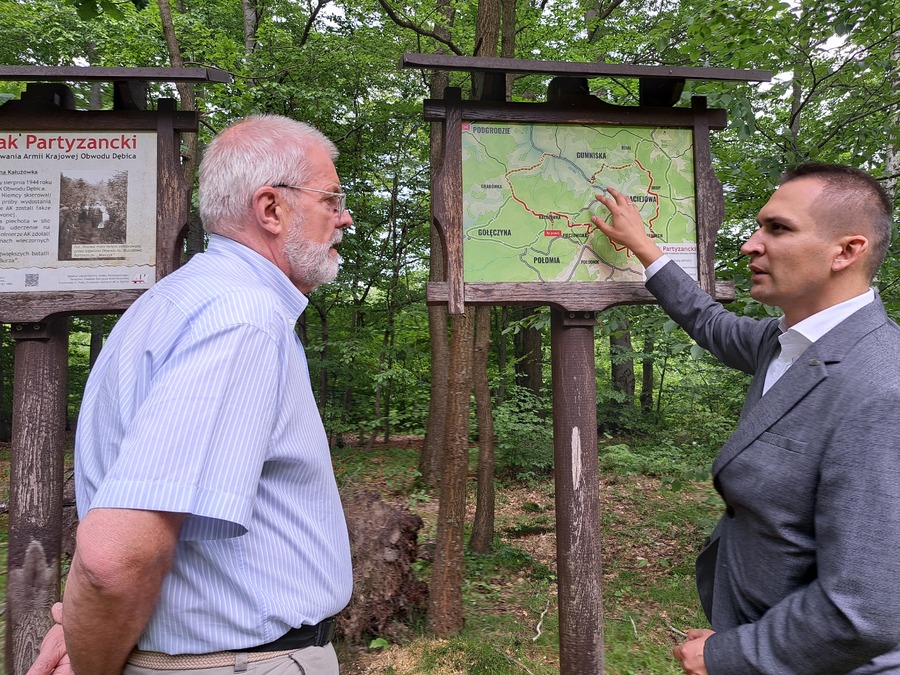 Śladami dziadka - prof. Henryka Dembińskiego „Juliusza” i ojca - prof. Ludwika Dembińskiego wędrował prof. Paweł H. Dembiński z rodziną. Fot. Natalia Chodór