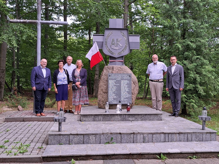 Śladami dziadka - prof. Henryka Dembińskiego „Juliusza” i ojca - prof. Ludwika Dembińskiego wędrował prof. Paweł H. Dembiński z rodziną. Fot. Natalia Chodór