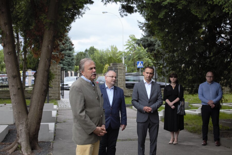 Śladami dziadka - prof. Henryka Dembińskiego „Juliusza” i ojca - prof. Ludwika Dembińskiego wędrował prof. Paweł H. Dembiński z rodziną. Fot. Natalia Chodór