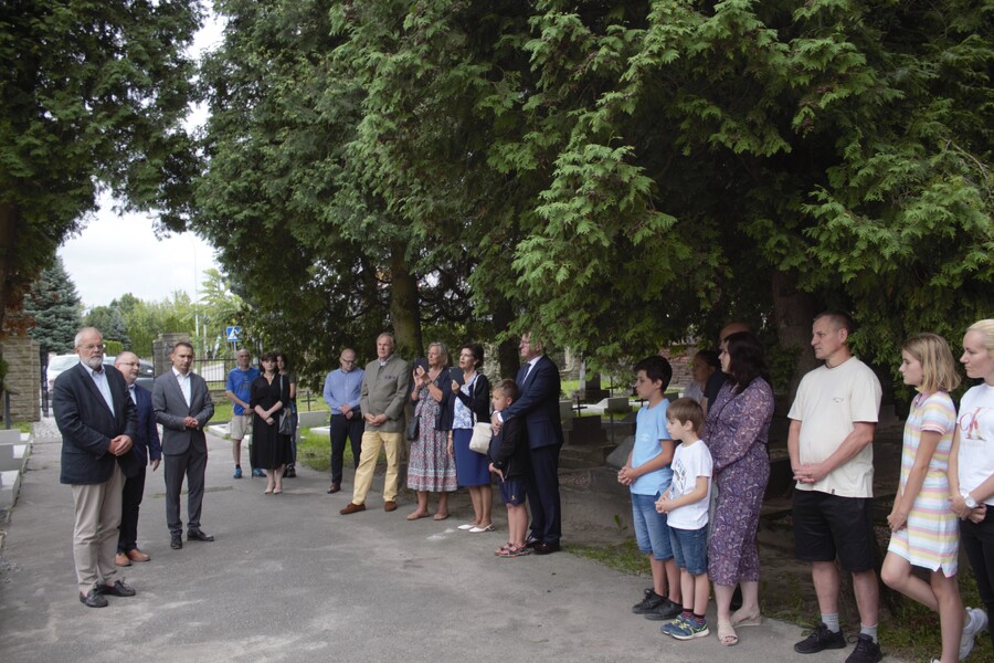 Śladami dziadka - prof. Henryka Dembińskiego „Juliusza” i ojca - prof. Ludwika Dembińskiego wędrował prof. Paweł H. Dembiński z rodziną. Fot. Natalia Chodór