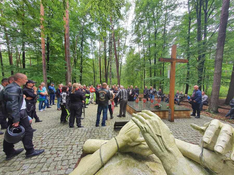 „Edukacyjny Rajd Motocyklowy – odcinek specjalny Katyń 80. rocznica ujawnienia” – Turza, 5 sierpnia 2023. Fot. Małgorzata Waksmundzka- Szarek