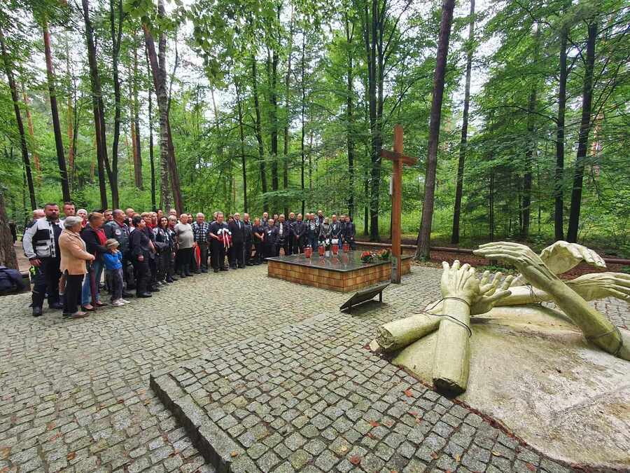 „Edukacyjny Rajd Motocyklowy – odcinek specjalny Katyń 80. rocznica ujawnienia” – Turza, 5 sierpnia 2023. Fot. Małgorzata Waksmundzka- Szarek