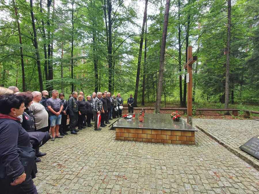 „Edukacyjny Rajd Motocyklowy – odcinek specjalny Katyń 80. rocznica ujawnienia” – Turza, 5 sierpnia 2023. Fot. Małgorzata Waksmundzka- Szarek