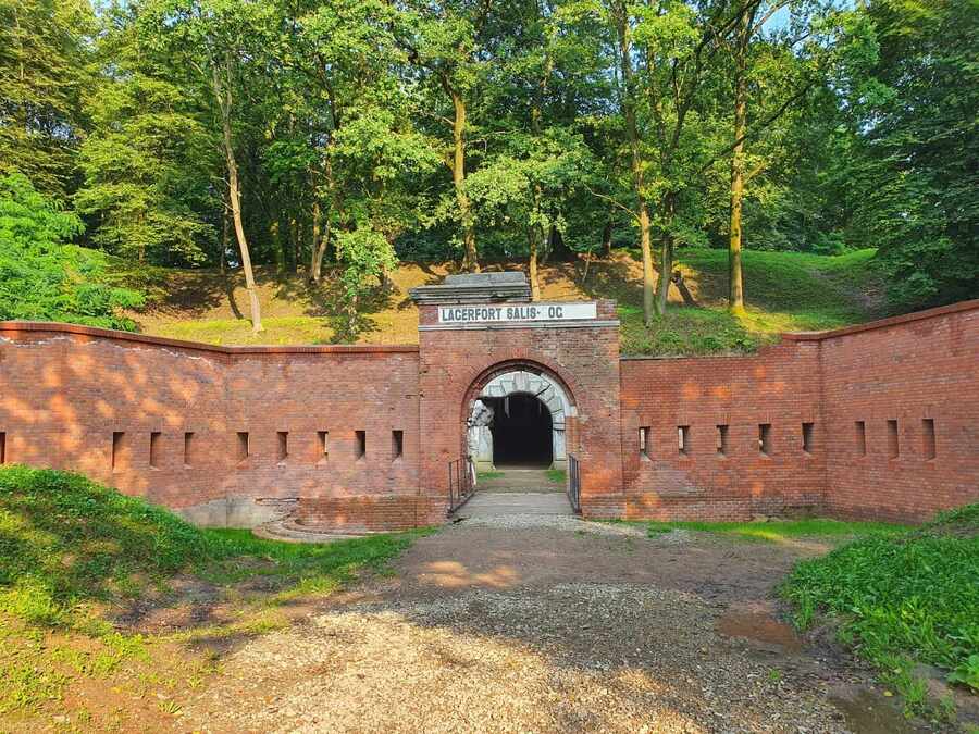 „Edukacyjny Rajd Motocyklowy – odcinek specjalny Katyń 80. rocznica ujawnienia” – Twierdza Przemyśl, 5 sierpnia 2023. Fot. Małgorzata Waksmundzka- Szarek