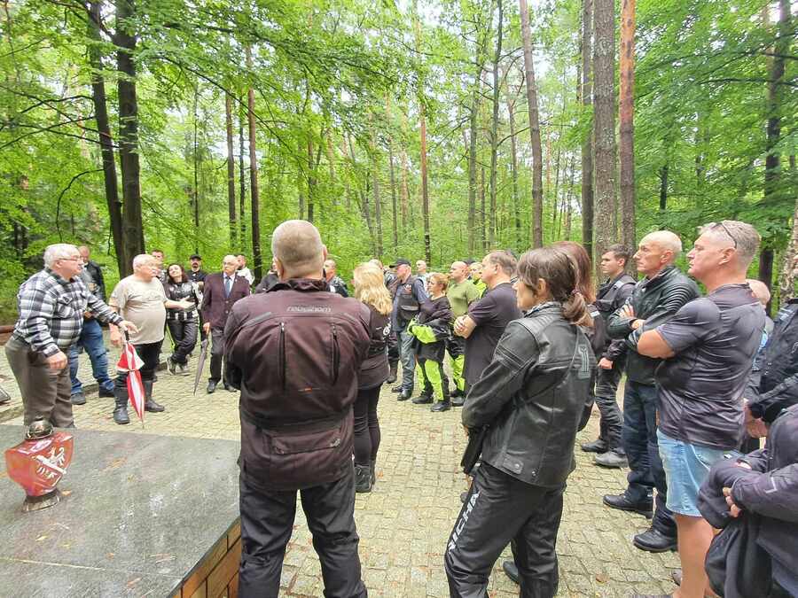 „Edukacyjny Rajd Motocyklowy – odcinek specjalny Katyń 80. rocznica ujawnienia” – Turza, 5 sierpnia 2023. Fot. Małgorzata Waksmundzka- Szarek