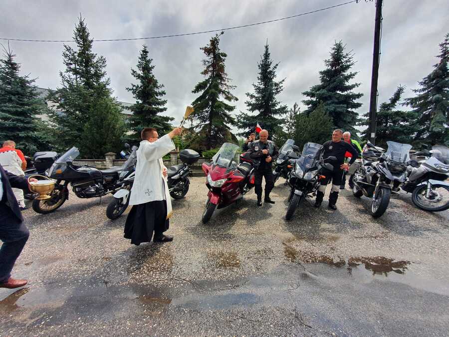 „Edukacyjny Rajd Motocyklowy – odcinek specjalny Katyń 80. rocznica ujawnienia” – Mielec, 5 sierpnia 2023. Fot. Małgorzata Waksmundzka- Szarek