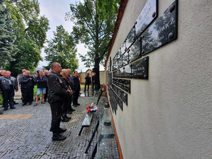 „Edukacyjny Rajd Motocyklowy – odcinek specjalny Katyń 80. rocznica ujawnienia” – Mielec, 5 sierpnia 2023. Fot. Małgorzata Waksmundzka- Szarek