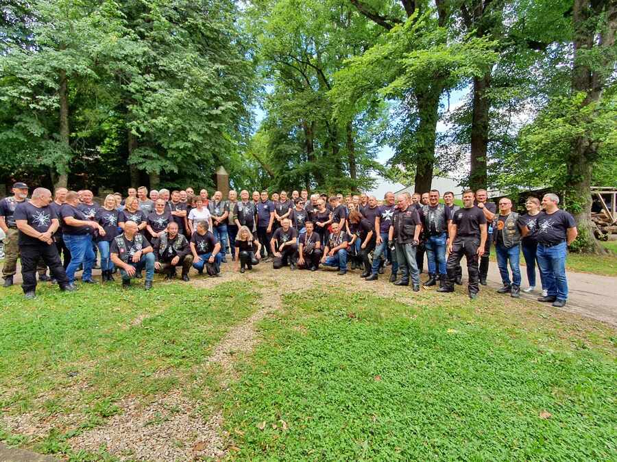 Uczestnicy „Edukacyjnego Rajdu Motocyklowego – odcinek specjalny Katyń 80. rocznica ujawnienia”, 5-6 sierpnia 2023. Fot. Małgorzata Waksmundzka-Szarek