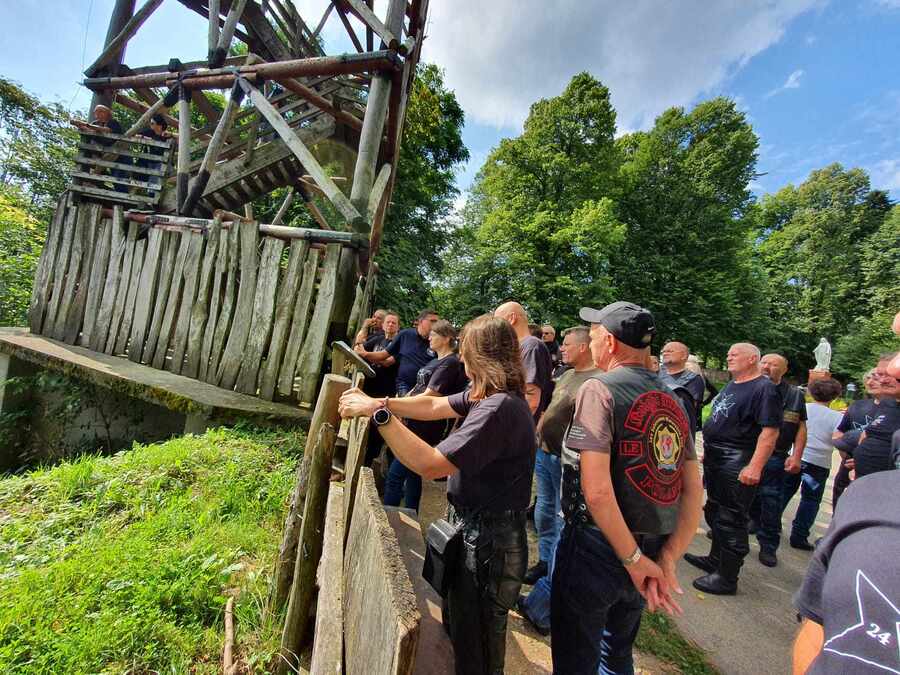 „Edukacyjny Rajd Motocyklowy – odcinek specjalny Katyń 80. rocznica ujawnienia” – Borownica, 6 sierpnia 2023. Fot. Małgorzata Waksmundzka- Szarek