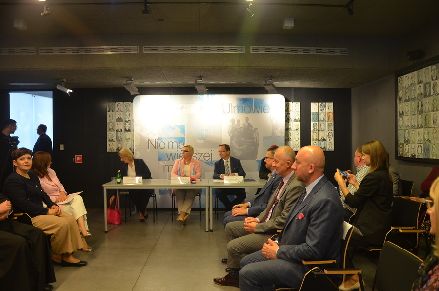 Spotkanie Komitetu ds. Obchodów Towarzyszących Beatyfikacji Rodziny Ulmów z organizatorami uroczystości beatyfikacyjnej oraz dziennikarzami redakcji krajowych – Markowa, 10 sierpnia 2023. Fot. Katarzyna Gajda-Bator (IPN)