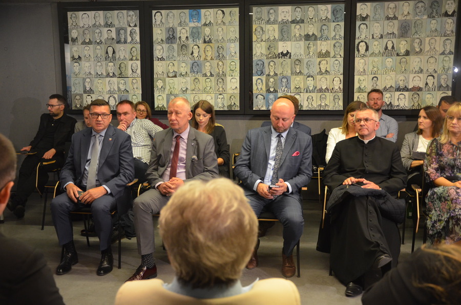 Spotkanie Komitetu ds. Obchodów Towarzyszących Beatyfikacji Rodziny Ulmów z organizatorami uroczystości beatyfikacyjnej oraz dziennikarzami redakcji krajowych – Markowa, 10 sierpnia 2023. Fot. Katarzyna Gajda-Bator (IPN)