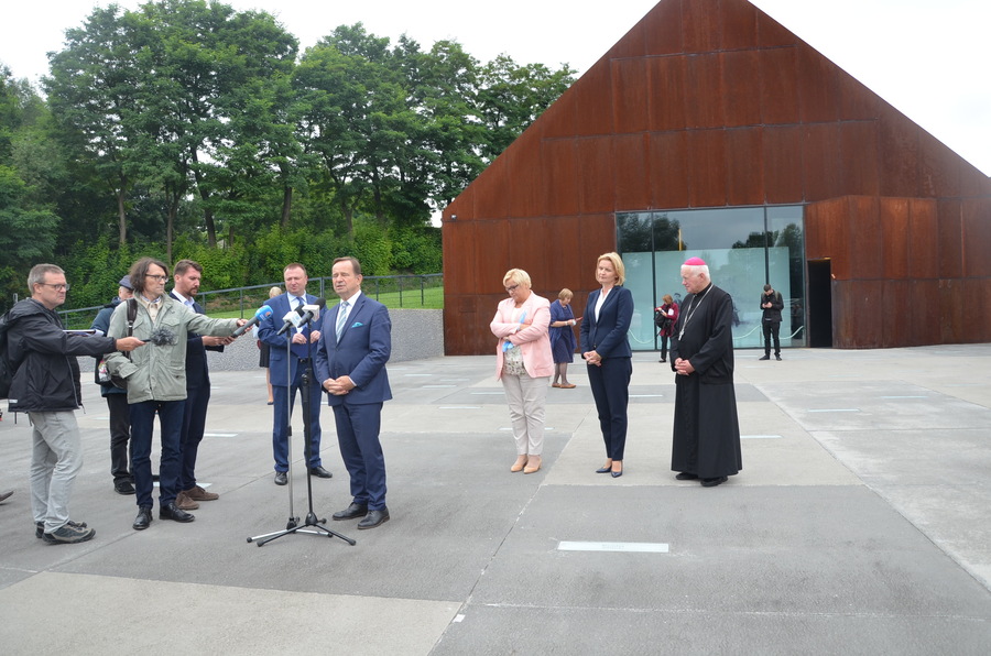 Spotkanie Komitetu ds. Obchodów Towarzyszących Beatyfikacji Rodziny Ulmów z organizatorami uroczystości beatyfikacyjnej oraz dziennikarzami redakcji krajowych – Markowa, 10 sierpnia 2023. Fot. Katarzyna Gajda-Bator (IPN)