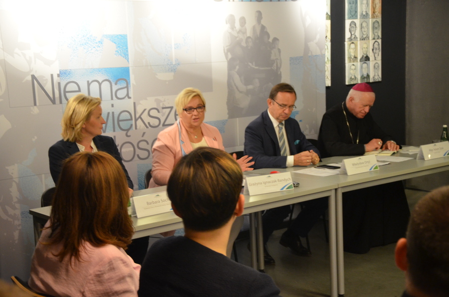 Spotkanie Komitetu ds. Obchodów Towarzyszących Beatyfikacji Rodziny Ulmów z organizatorami uroczystości beatyfikacyjnej oraz dziennikarzami redakcji krajowych – Markowa, 10 sierpnia 2023. Fot. Katarzyna Gajda-Bator (IPN)