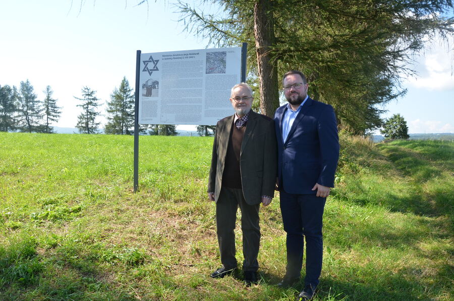 Odsłonięcie tablicy upamiętniającej 81. rocznicę Akcji Reinhardt – Jasienica Rosielna, 11 sierpnia 2023. Fot. Katarzyna Gajda-Bator (IPN)