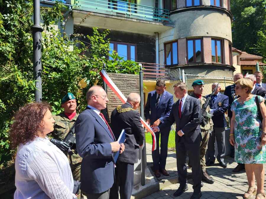 Uroczyste odsłonięcie tablicy pamięci Franciszka Głowacza, Kazimierza Cieszyńskiego, Zbigniewa Kuchcińskiego – Przemyśl, 13 sierpnia 2023. Fot. Maria Rejman (IPN)