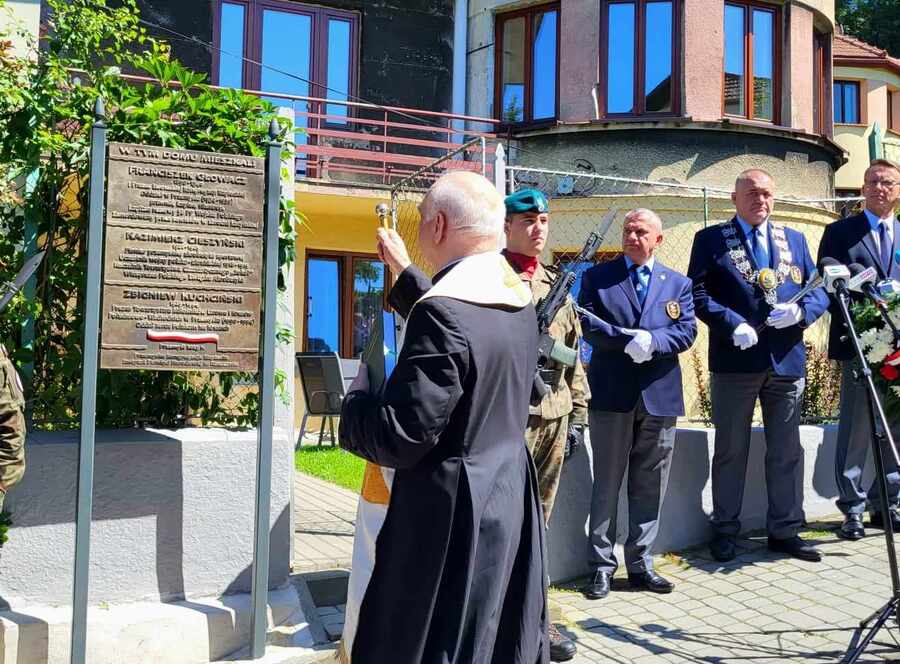Uroczyste odsłonięcie tablicy pamięci Franciszka Głowacza, Kazimierza Cieszyńskiego, Zbigniewa Kuchcińskiego – Przemyśl, 13 sierpnia 2023. Fot. Maria Rejman (IPN)