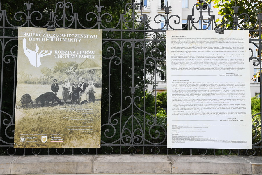 Wystawa plenerowa „Śmierć za człowieczeństwo. Rodzina Ulmów” – Ministerstwo Sprawiedliwości, przy Al. Ujazdowskich 11 w Warszawie