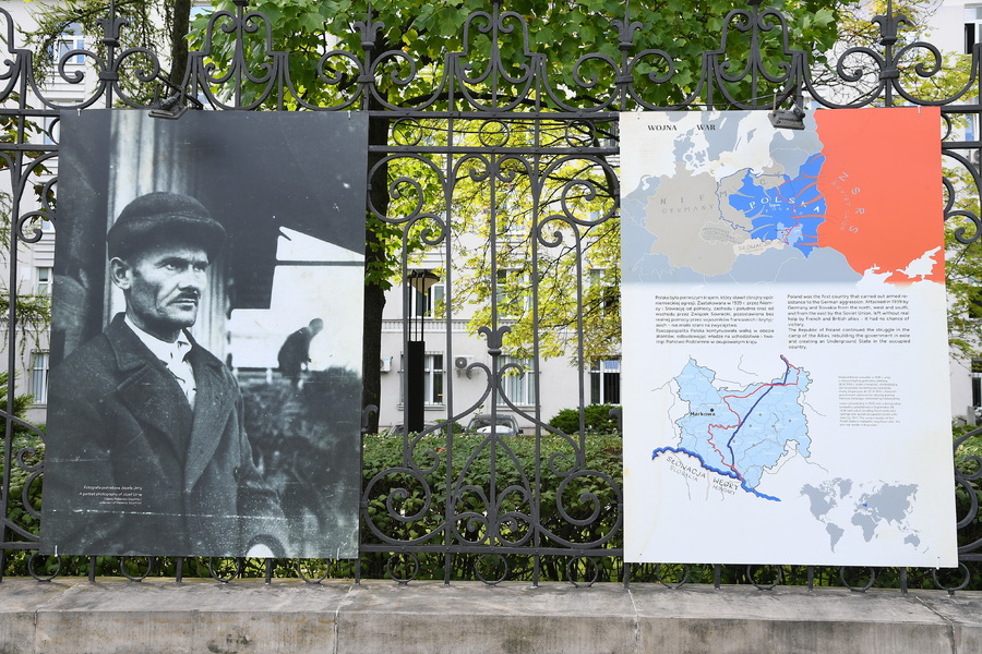 Wystawa plenerowa „Śmierć za człowieczeństwo. Rodzina Ulmów” – Ministerstwo Sprawiedliwości, przy Al. Ujazdowskich 11 w Warszawie