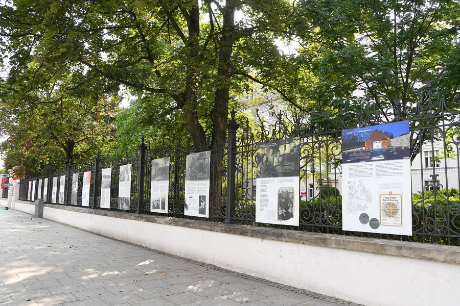 Wystawa plenerowa „Śmierć za człowieczeństwo. Rodzina Ulmów” – Ministerstwo Sprawiedliwości, przy Al. Ujazdowskich 11 w Warszawie