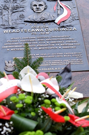 Uroczystość odsłonięcia tablicy poświęconej księdzu Władysławowi Gurgaczowi