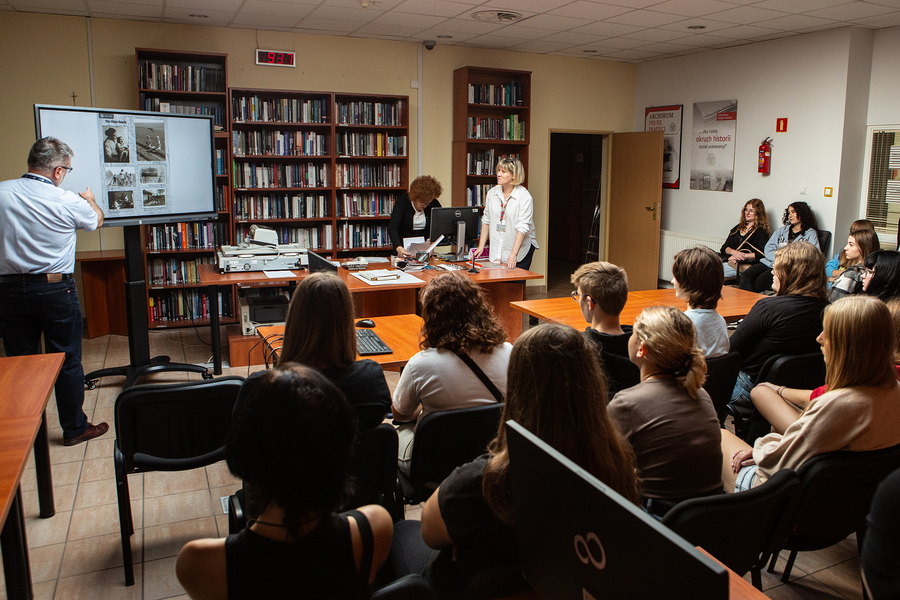 Zajęcia archiwalne i edukacyjne uczniów LO w Kołaczycach w IPN – Rzeszów, 22 września 2023. Fot. Igor Witowicz (IPN)