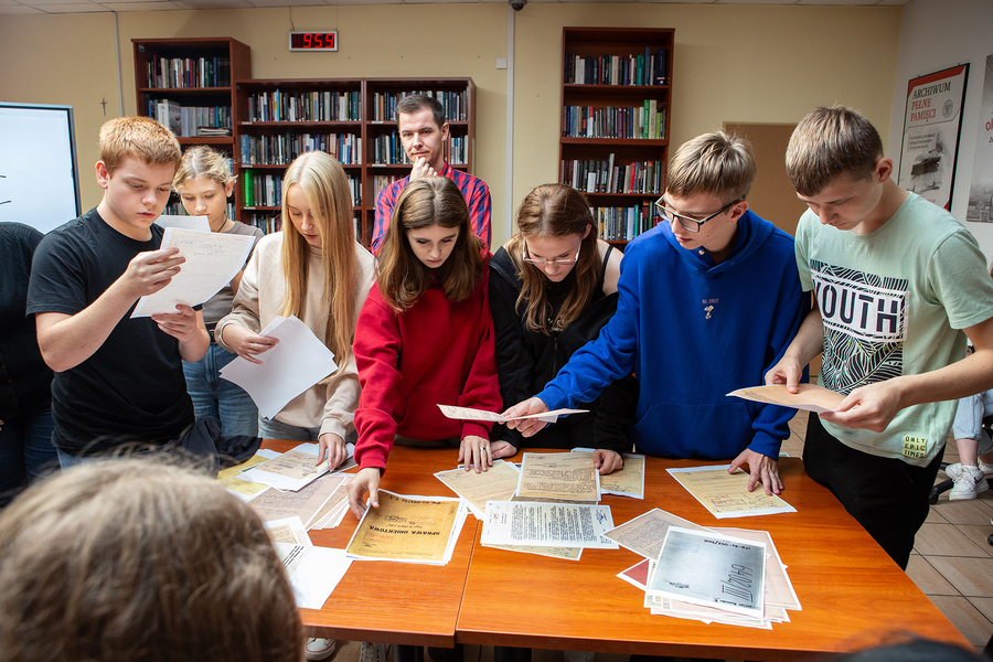 Zajęcia archiwalne i edukacyjne uczniów LO w Kołaczycach w IPN – Rzeszów, 22 września 2023. Fot. Igor Witowicz (IPN)