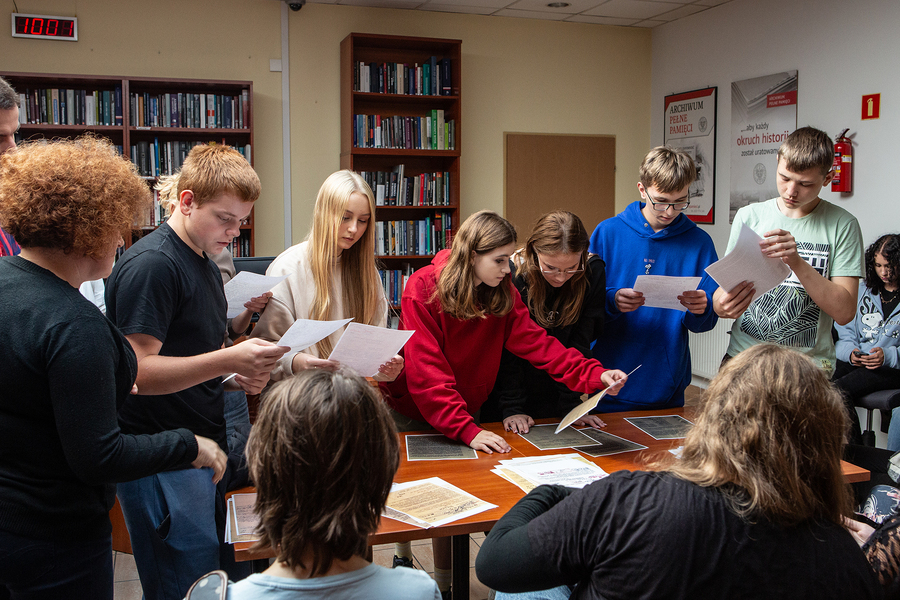 Zajęcia archiwalne i edukacyjne uczniów LO w Kołaczycach w IPN – Rzeszów, 22 września 2023. Fot. Igor Witowicz (IPN)