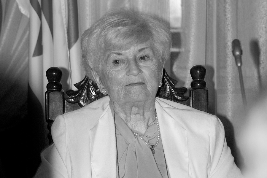 Lucia Retman podczas odebrania medalu „Sprawiedliwy wśród Narodów Świata” przez wnuków Zofii Pomorskiej , Krzysztofa i Wiesława Pomorskich – Rzeszów, 21 czerwca 2009. Fot Igor Witowicz (IPN Rzeszów)