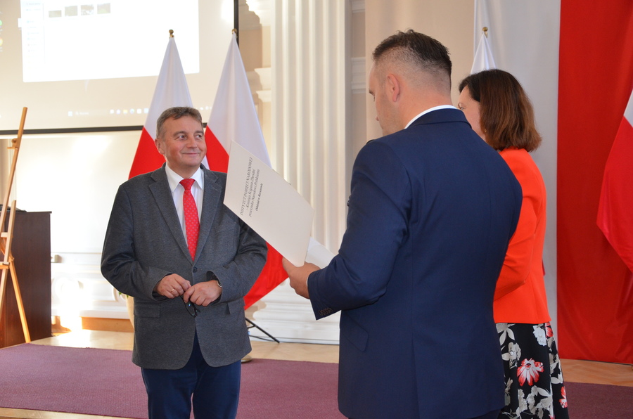 Wręczenie prof. dr. hab. Wacławowi Wierzbieńcowi aktu powołania na członka Komitetu Ochrony Pamięci Walk i Męczeństwa – Rzeszów, 29 września 2023. Fot. Katarzyna Gajda-Bator