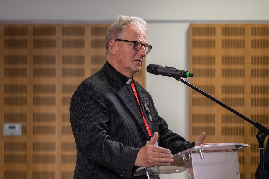 Ks. Władysław Jagustyn na gali wręczenia Medal Reipublicae Memoriae Meritum – Rzeszów, 4 października 2023. Fot. Igor Witowicz (IPN)