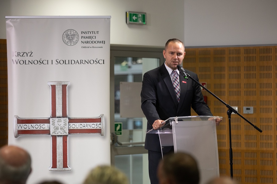 Dr Karol Nawrocki, prezes IPN na gali wręczania odznaczeń państwowych Krzyż Wolności i Solidarności i Medali Reipublicae Memoriae Meritum – Rzeszów, 4 października 2023. Fot. Igor Witowicz (IPN)