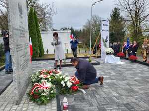 Odsłonięcie obelisku upamiętniającego ofiary niemieckiej okupacji – Zalesie, 11 listopada 2023. Fot. Maria Rejman (IPN)