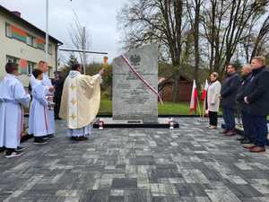 Odsłonięcie obelisku upamiętniającego ofiary niemieckiej okupacji – Zalesie, 11 listopada 2023. Fot. Maria Rejman (IPN)