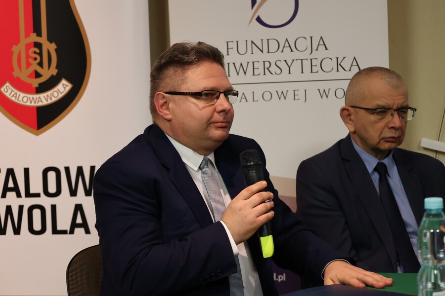 Pokaz filmu „Kryptonim KOŚCIÓŁ” i dyskusja panelowa w 50. rocznicę poświęcenia Bazyliki Konkatedralnej w Stalowej Woli – 29 listopada 2023 Fot. M. Bukała (IPN)