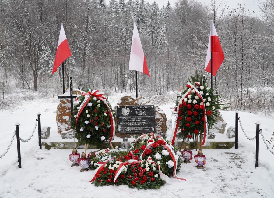 Uroczystość odsłonięcia obelisku upamiętniającego braci Deców – Grzegorzówka, 3 grudnia 2023 (fot. M. Bukała)