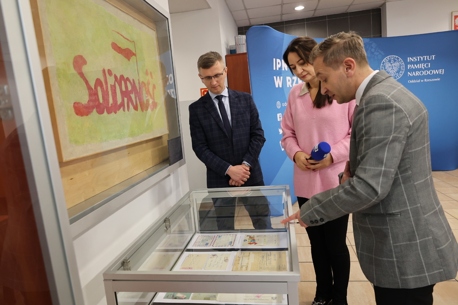 Wystawa eksponatów filatelistycznych dotyczących cenzury korespondencji w okresie stanu wojennego w Polsce – Rzeszów, 13 grudnia 2023 . Fot. Katarzyna Gajda-Bator (IPN)